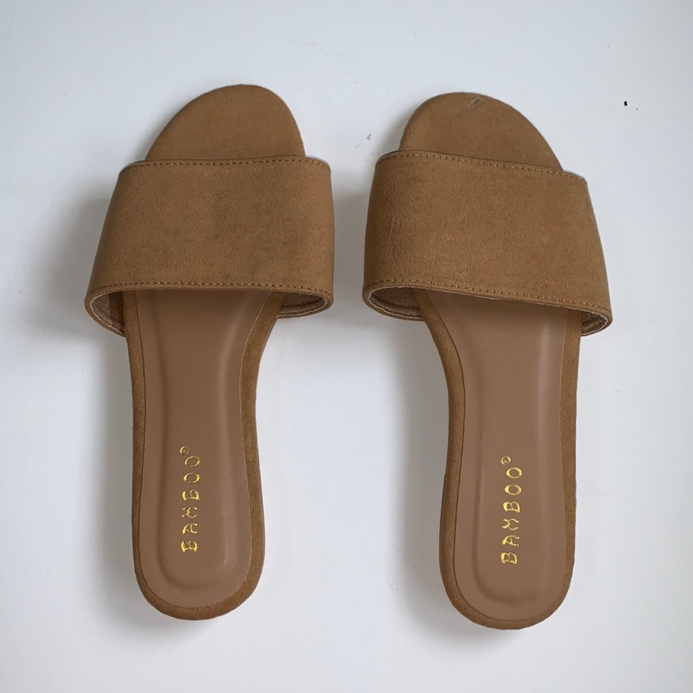BRAND NEW! Cognac suede coloured sandals